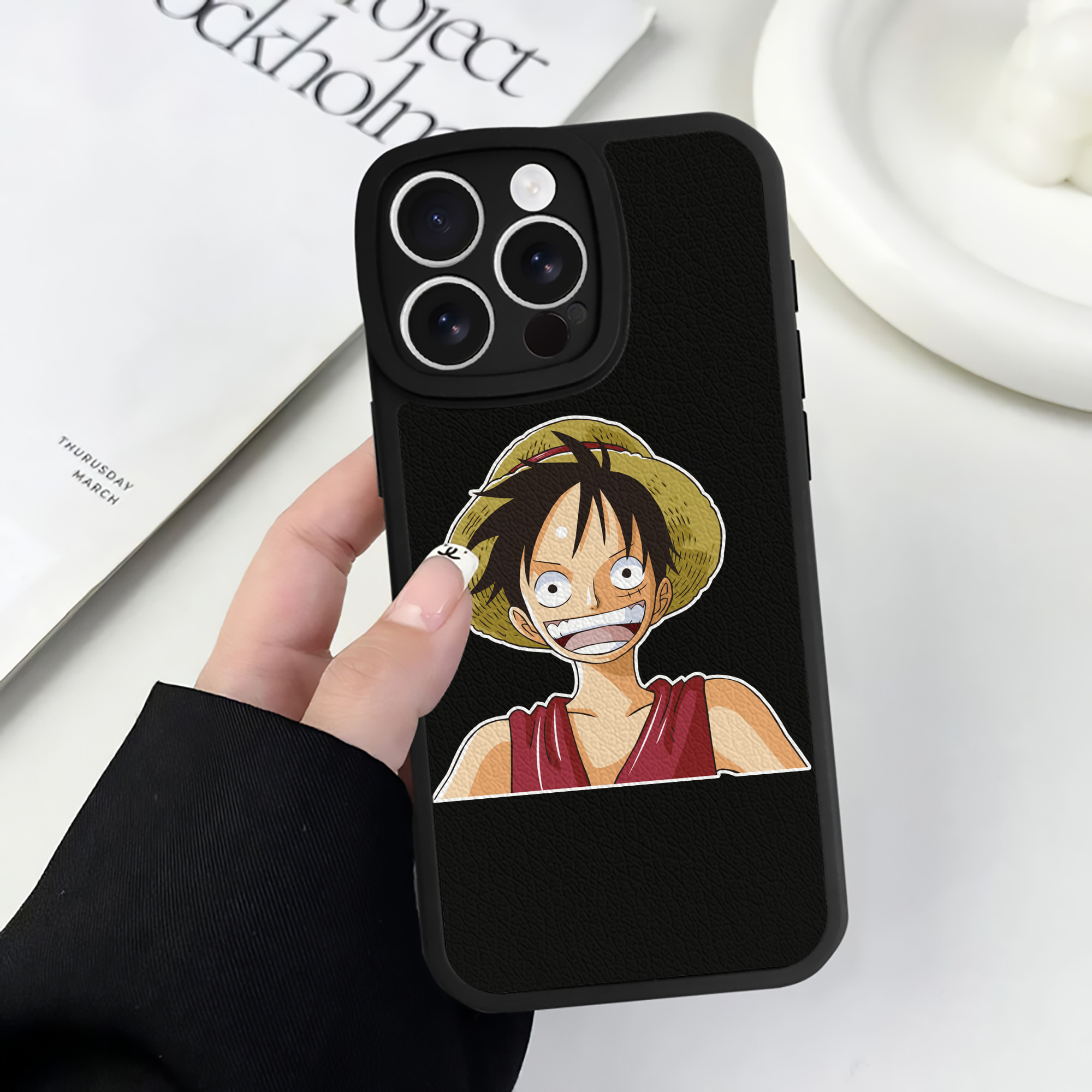 （画像用） ワンピース モンキー・D・ルフィ ONE PIECE Monkey D. Luffy 【iPhone 16シリーズ対応】シリコンスマホケース（レザー調） 材質：シリコン